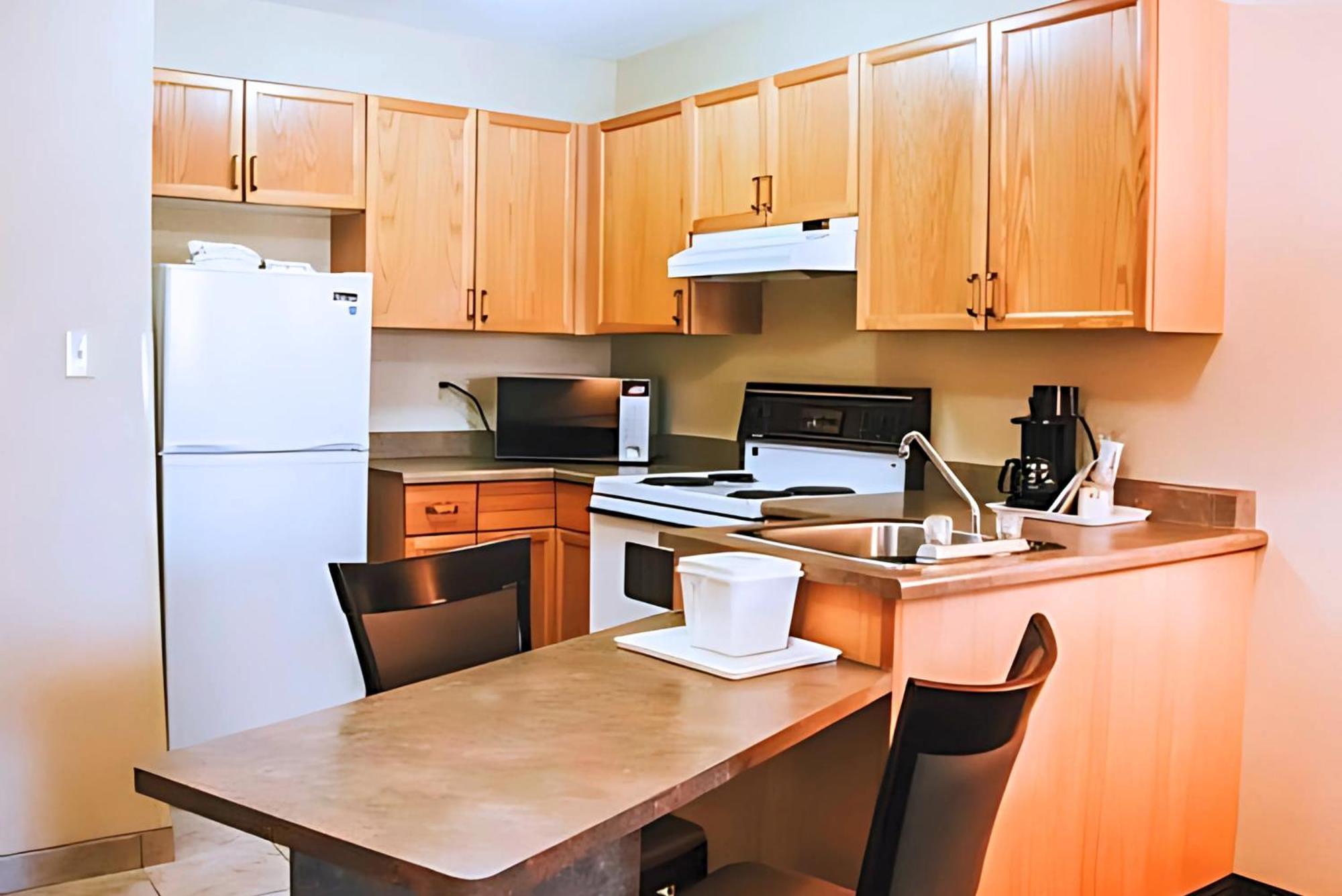 Stony Plain Inn & Suites ภายนอก รูปภาพ