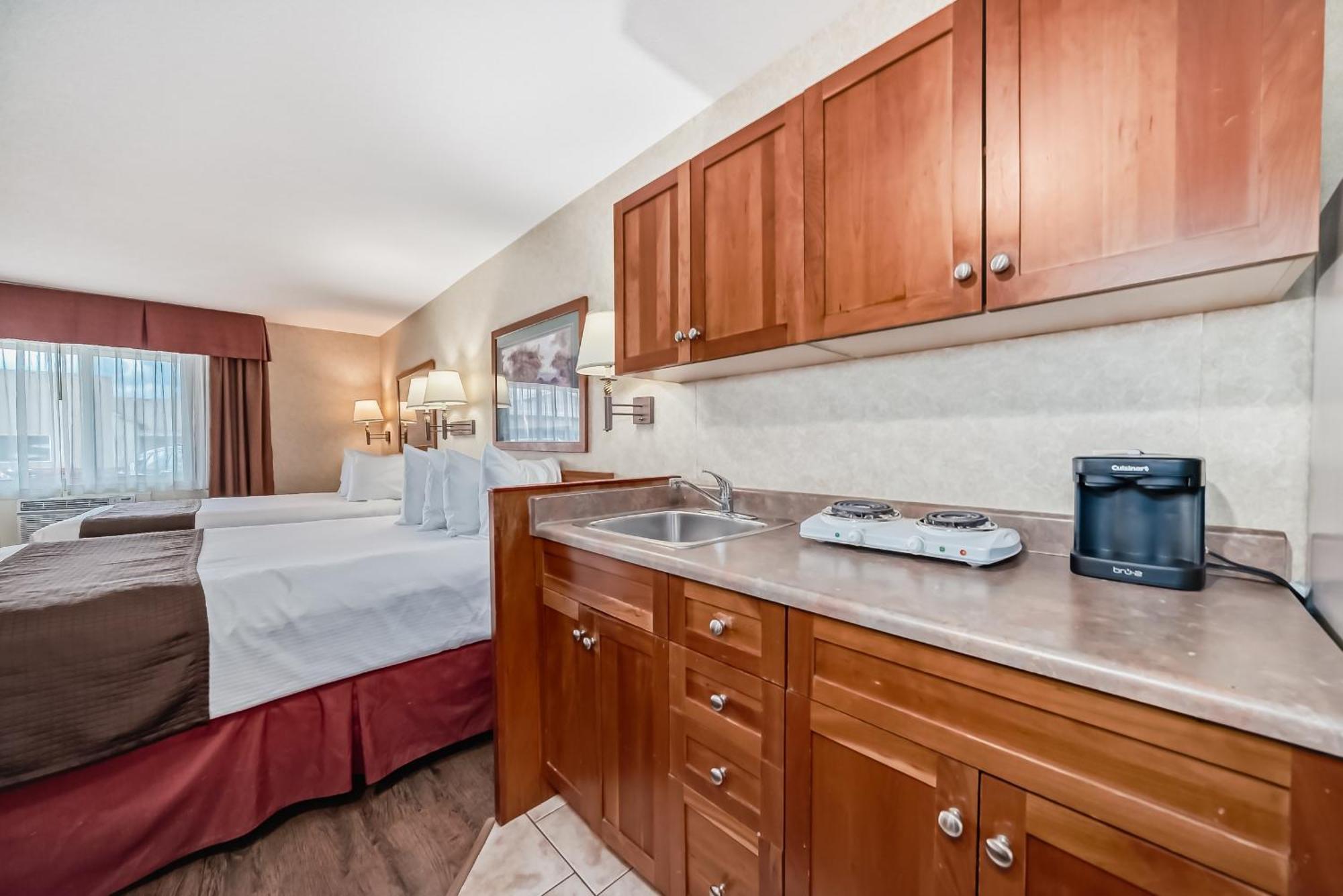 Stony Plain Inn & Suites ภายนอก รูปภาพ