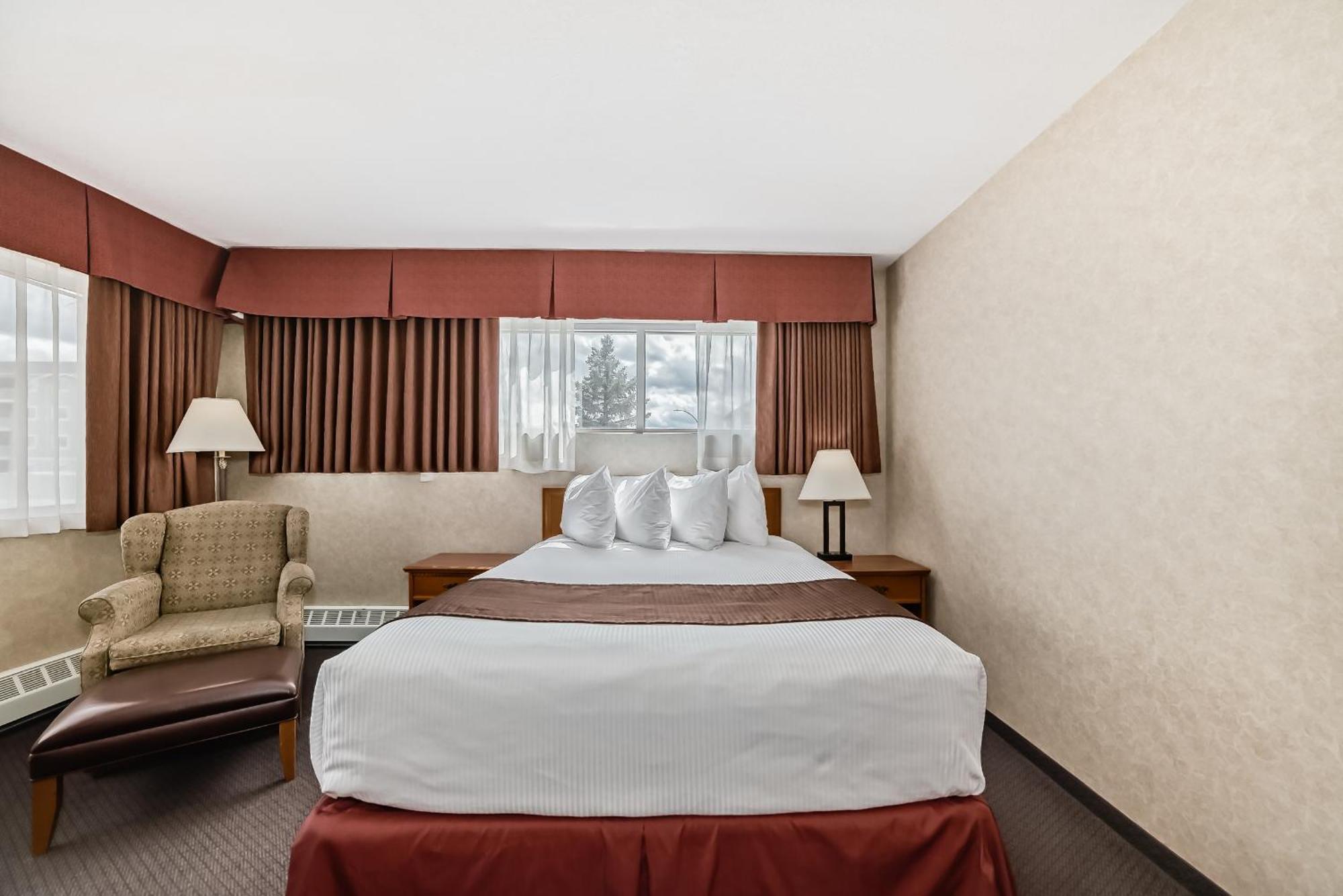 Stony Plain Inn & Suites ภายนอก รูปภาพ