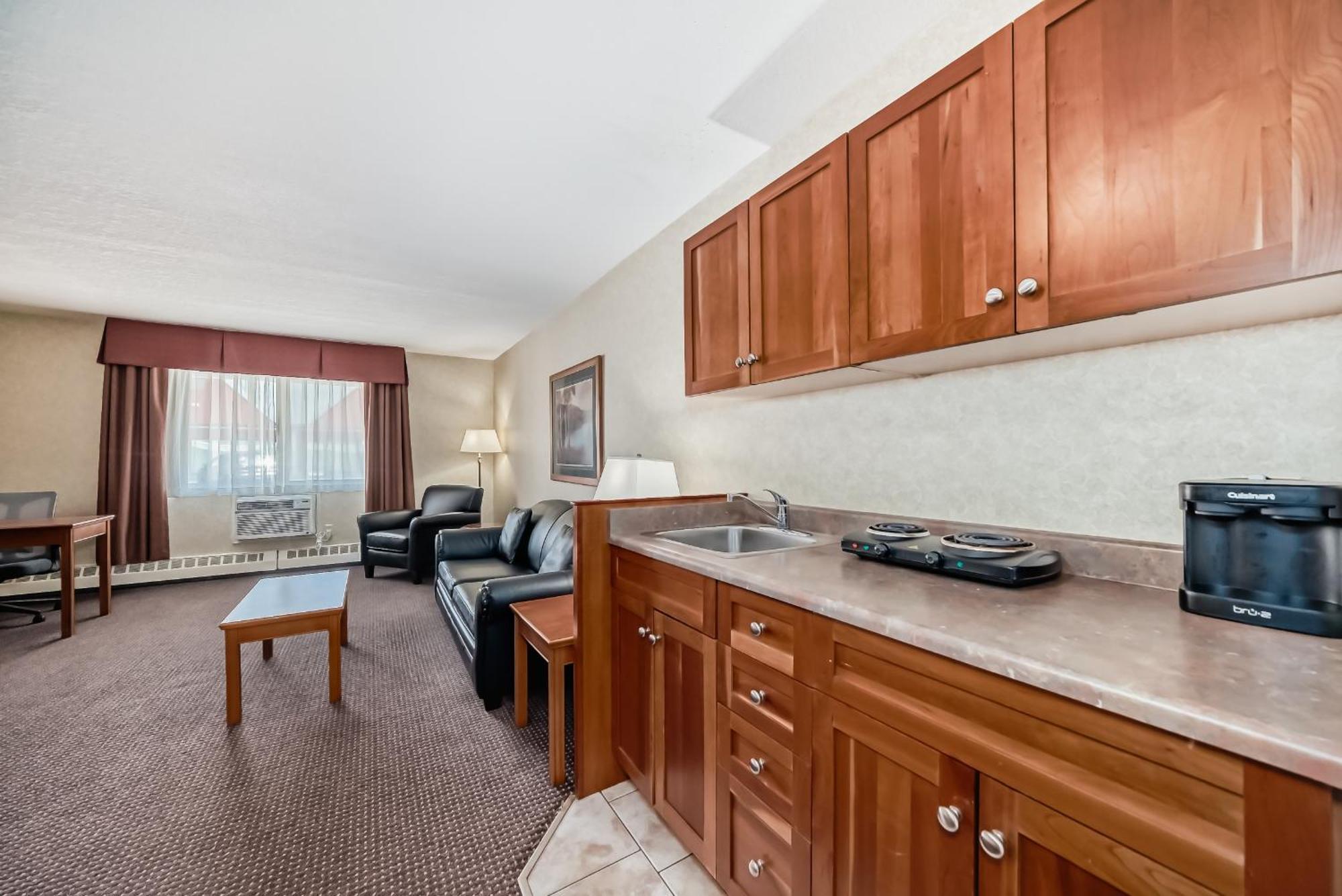 Stony Plain Inn & Suites ภายนอก รูปภาพ