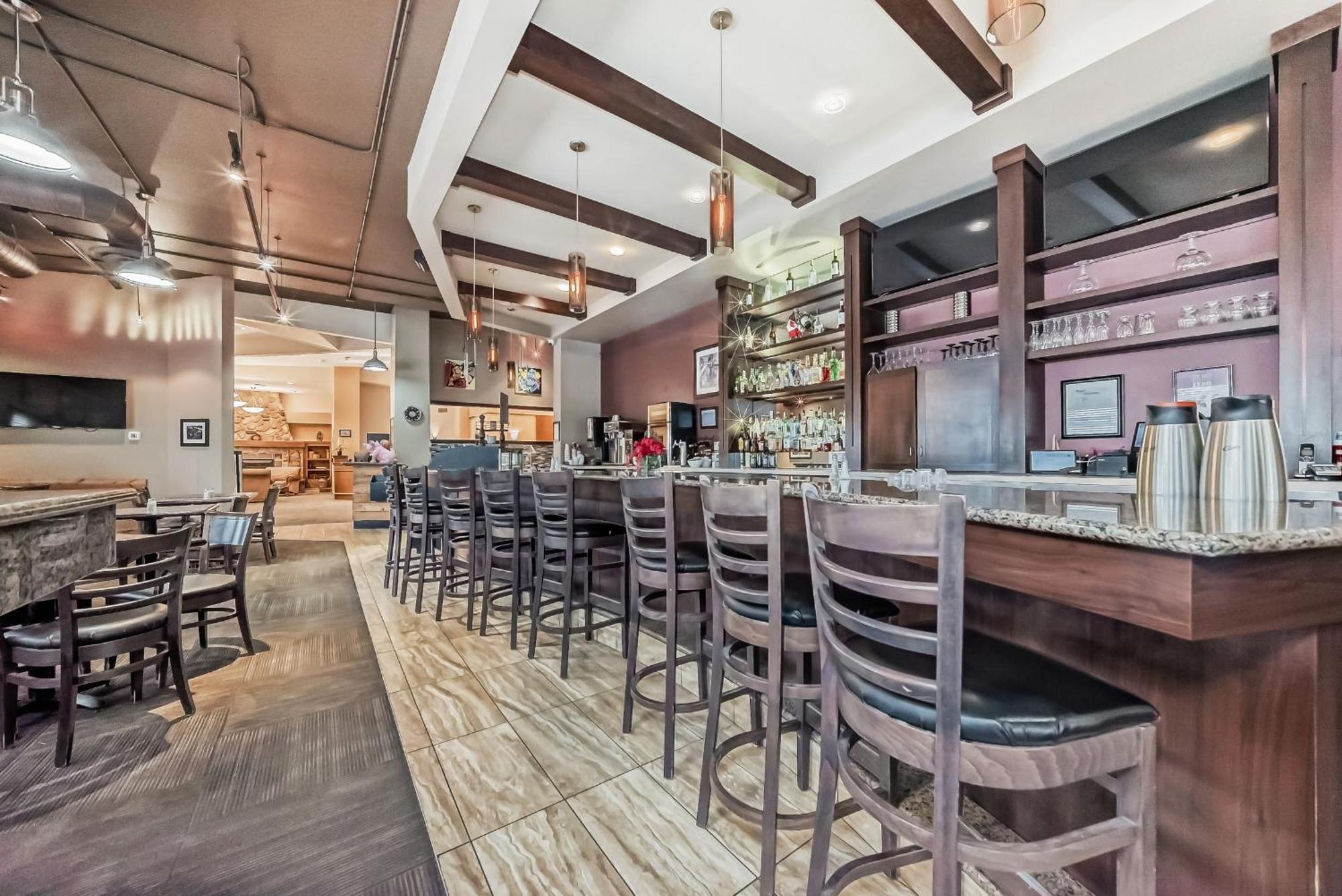 Stony Plain Inn & Suites ภายนอก รูปภาพ
