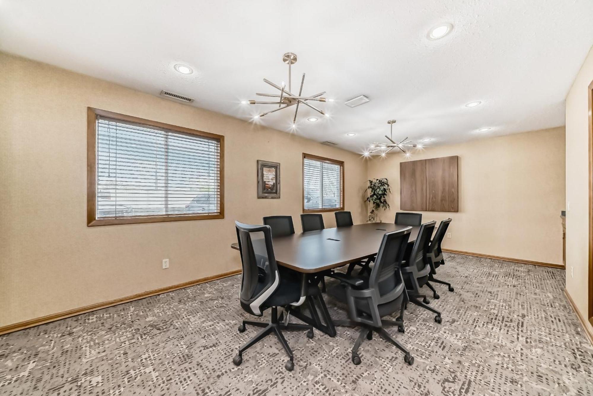 Stony Plain Inn & Suites ภายนอก รูปภาพ