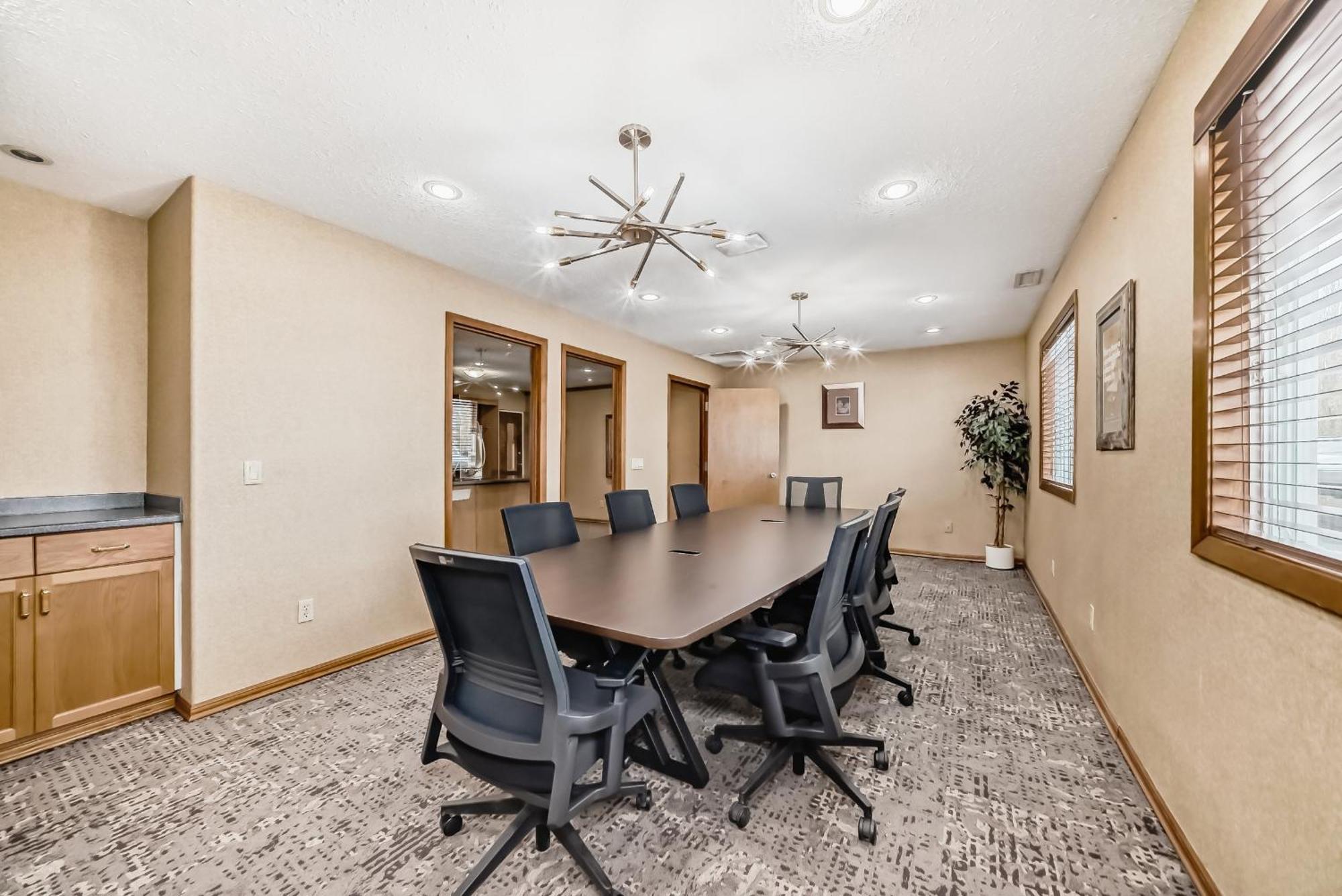 Stony Plain Inn & Suites ภายนอก รูปภาพ