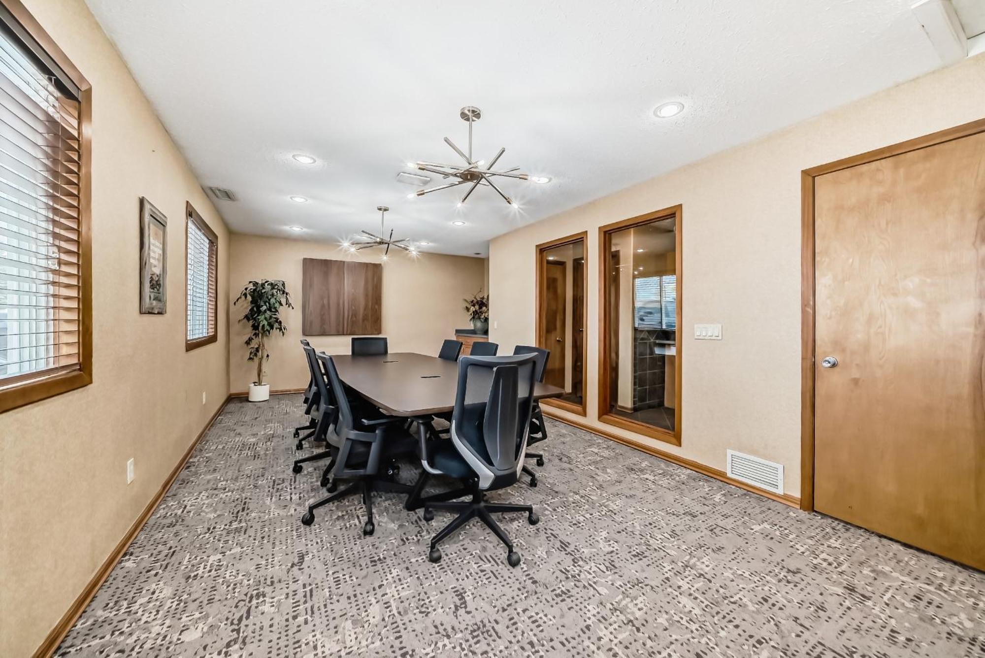 Stony Plain Inn & Suites ภายนอก รูปภาพ