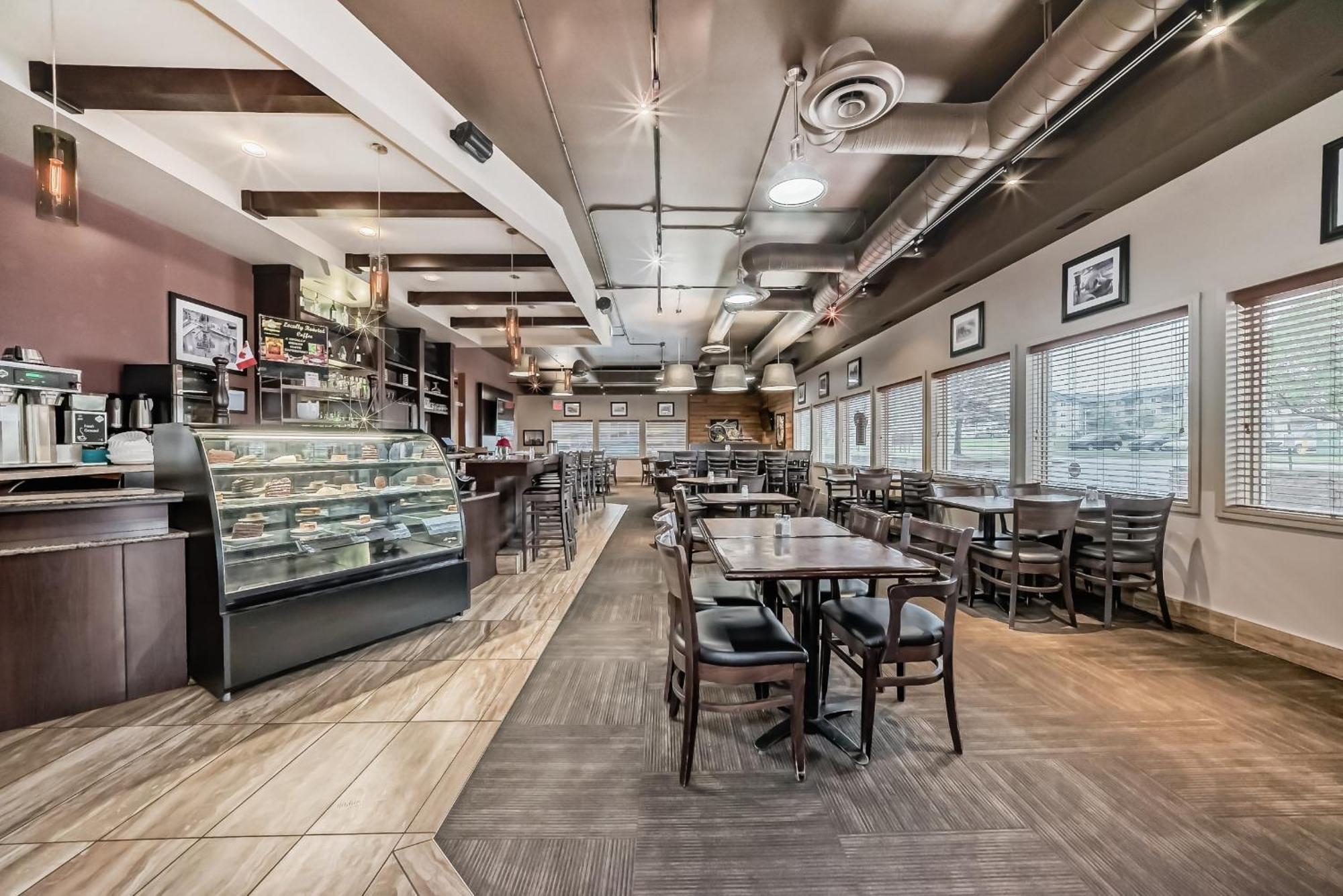 Stony Plain Inn & Suites ภายนอก รูปภาพ
